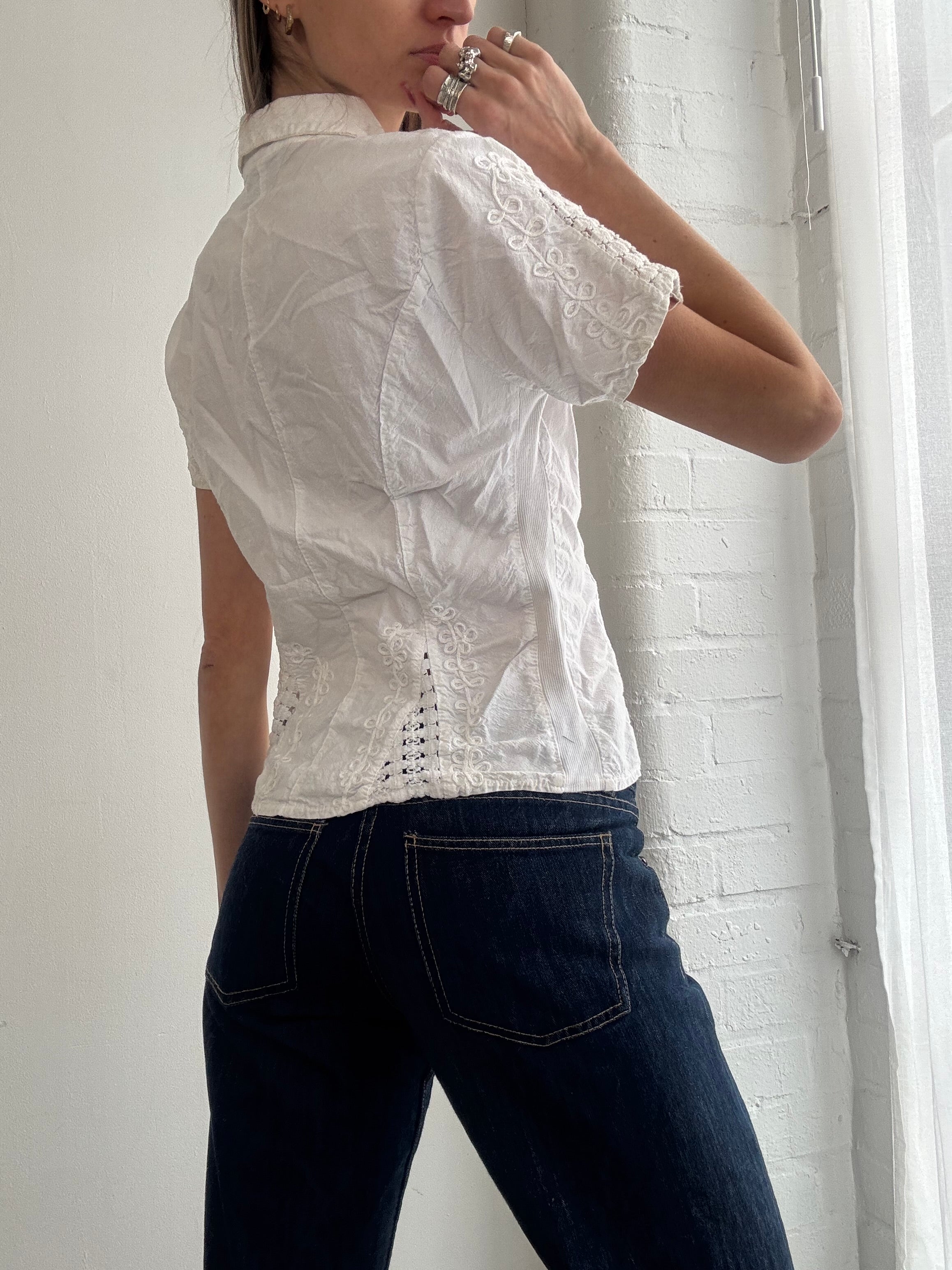 Vintage Y2K white embroidered short sleeve blouse