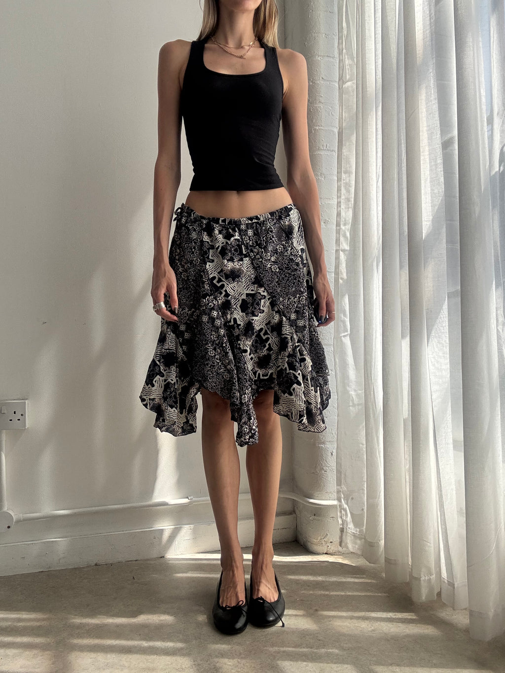 Vintage black & white handkerchief hem midi skirt - size S/M