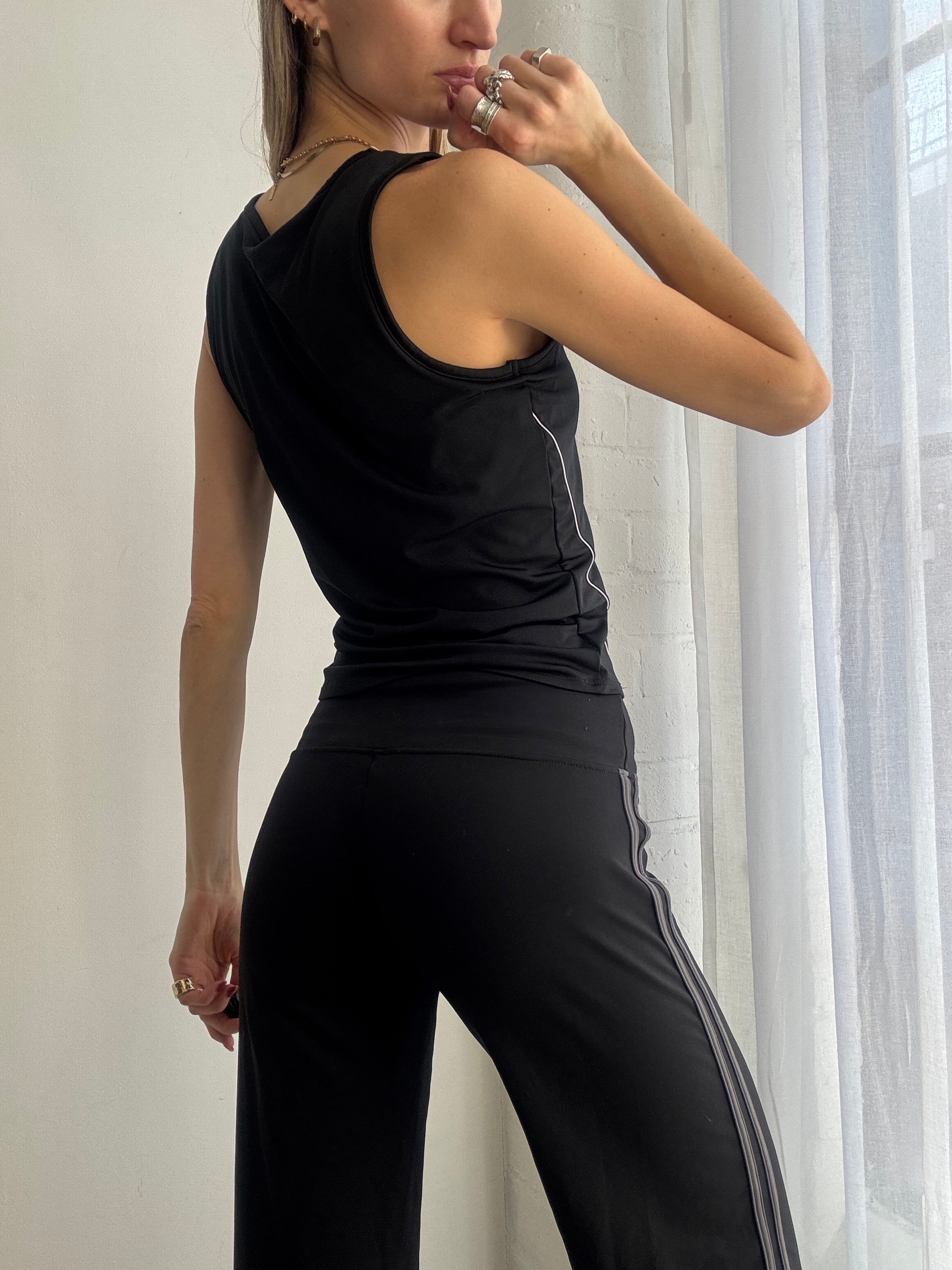 Vintage Y2K elle sport black fitted v neck tank top