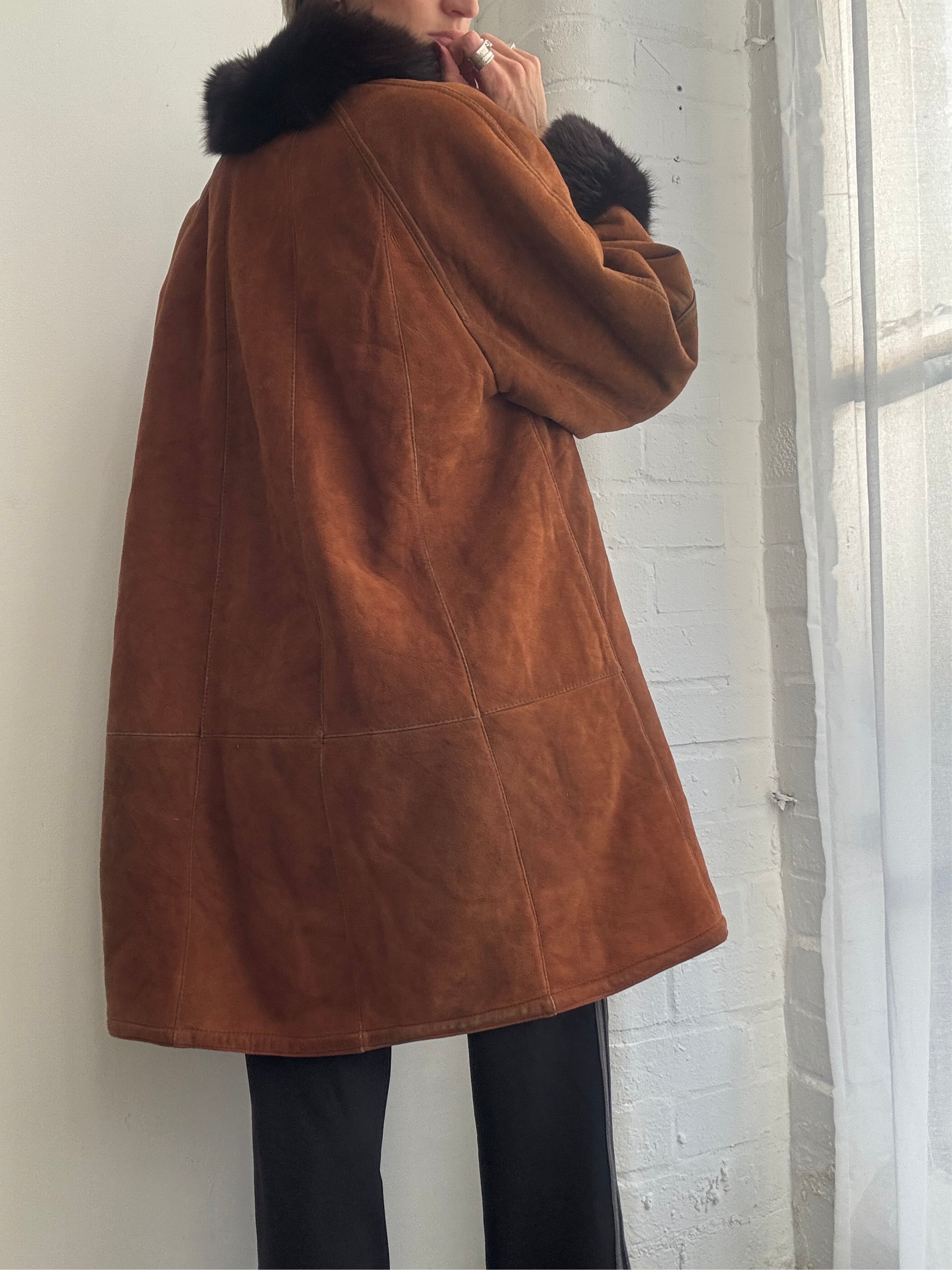 Vintage 90s brown sheepskin suede & fox fur trim coat