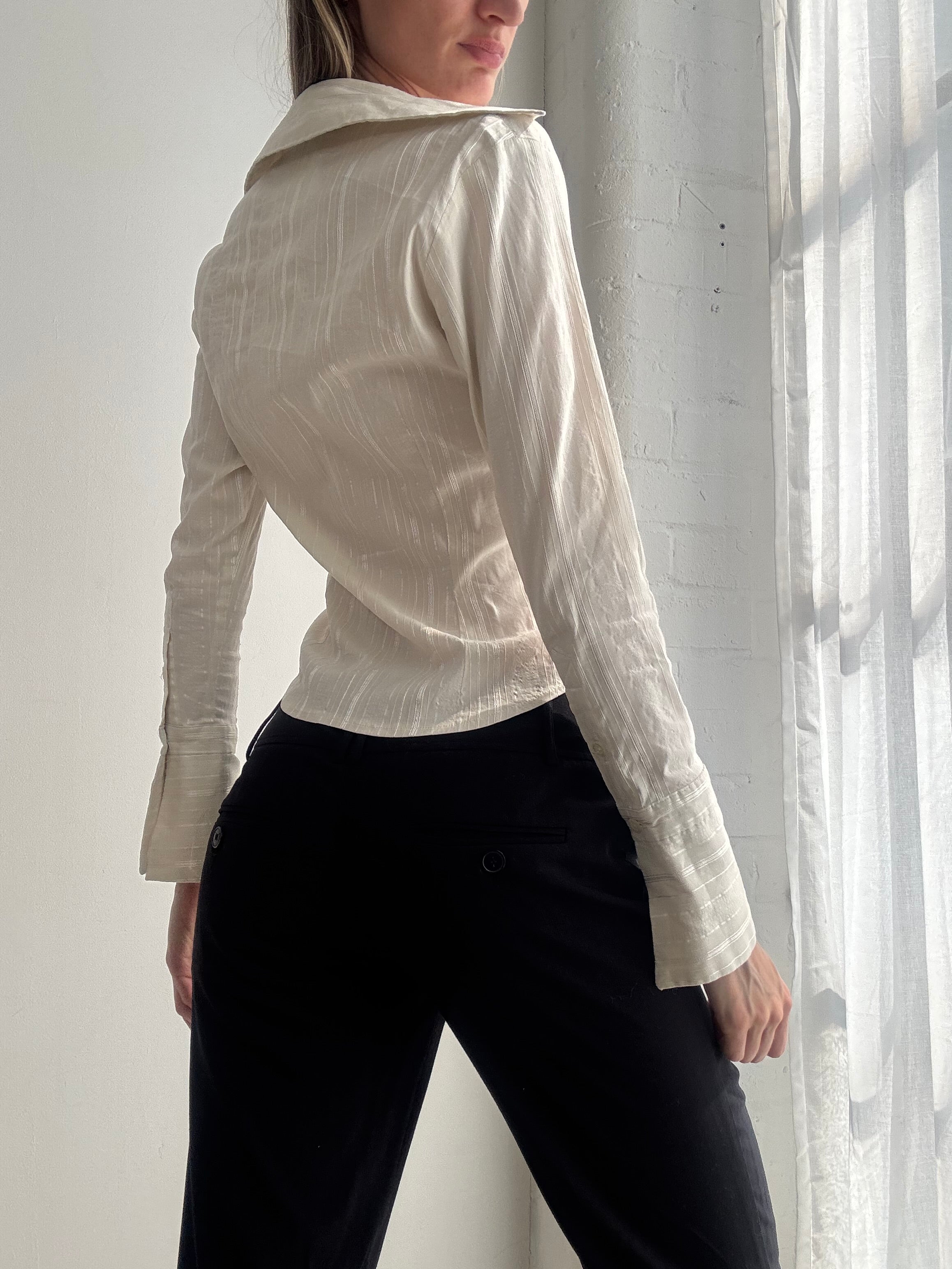 Vintage Y2K ivory fitted shirt with subtle pinstripe