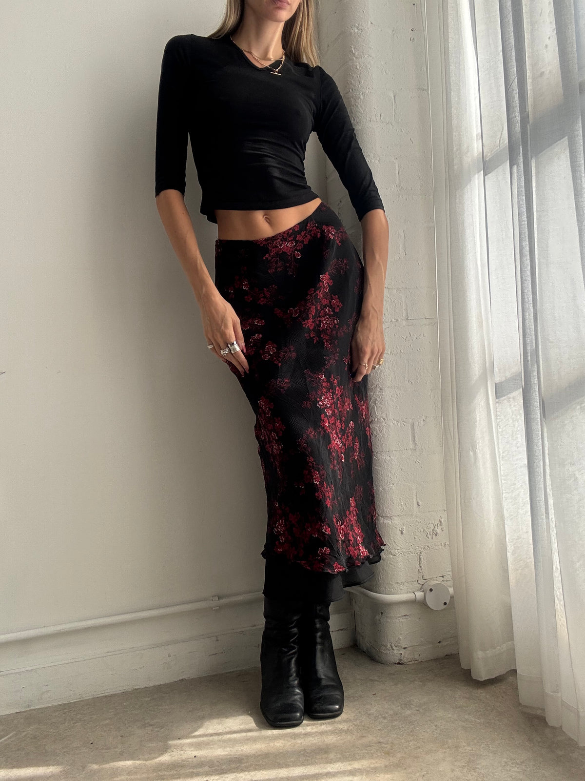 Vintage Y2K Black & Red Floral Midi Skirt - Size XS