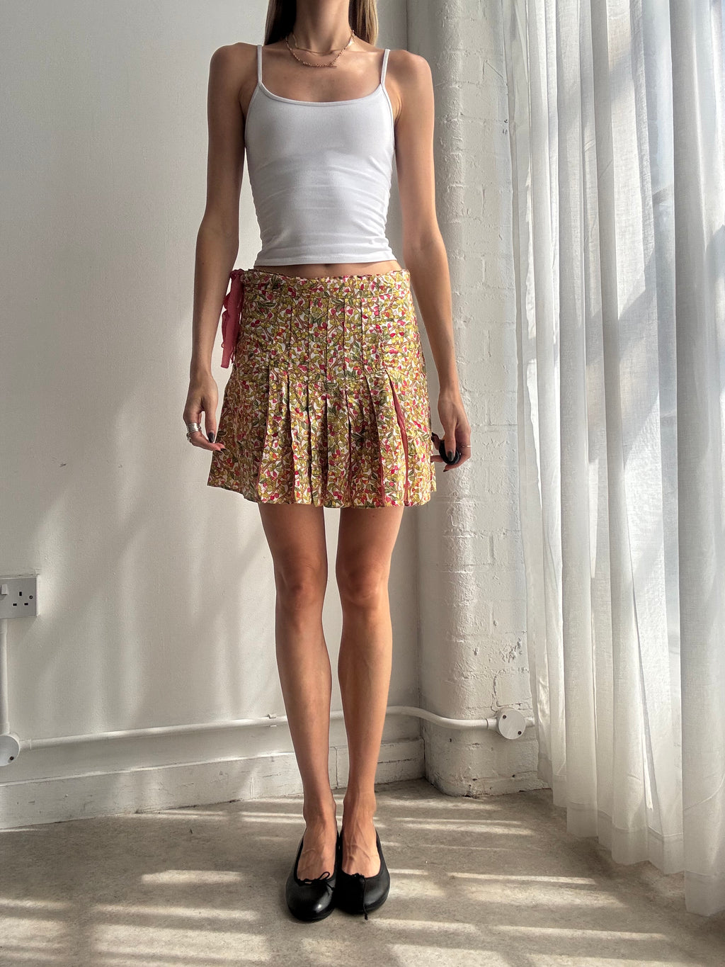 Vintage Y2K floral pleated mini skirt - size XS