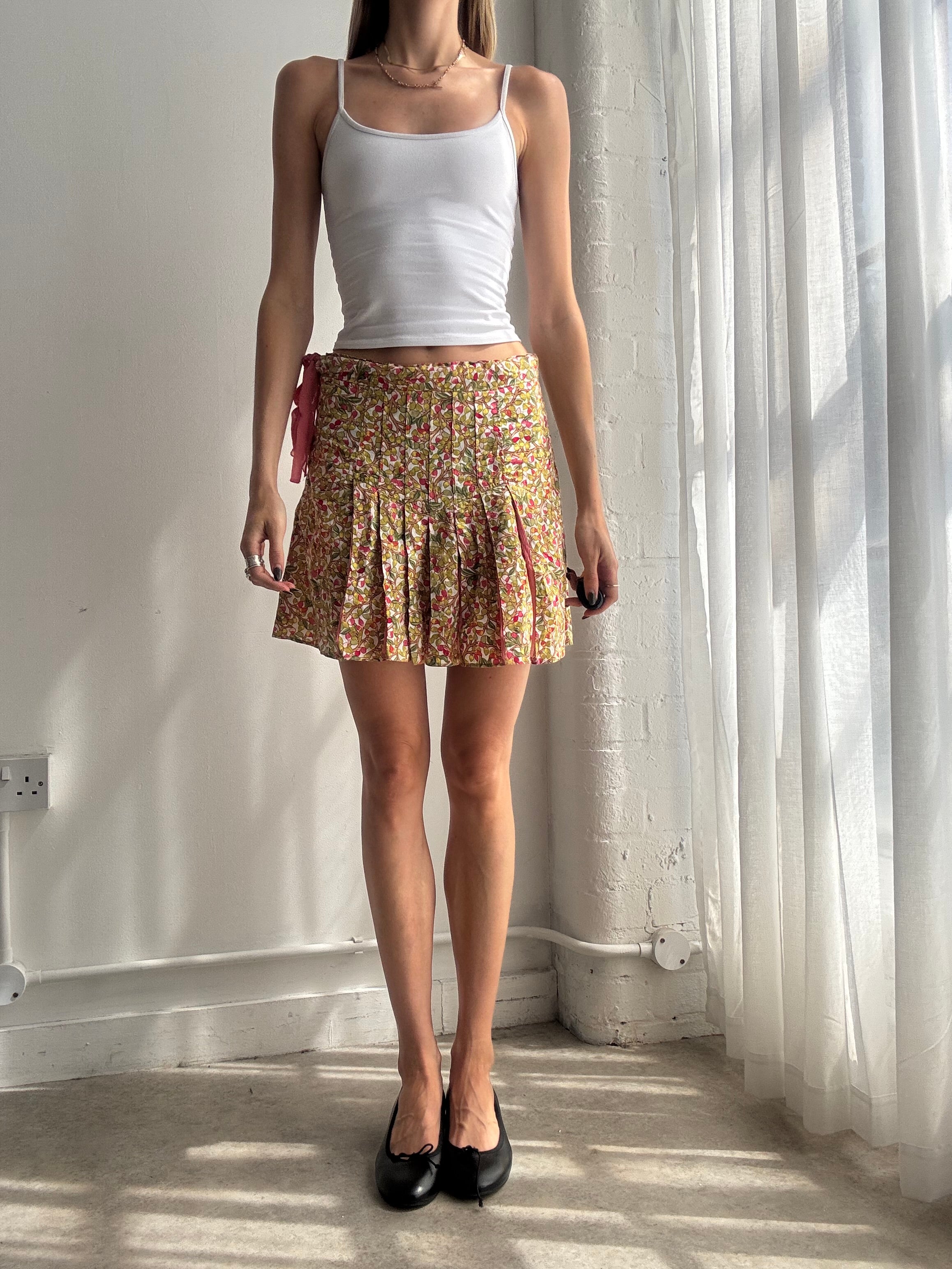 Vintage Y2K floral pleated mini skirt - size XS