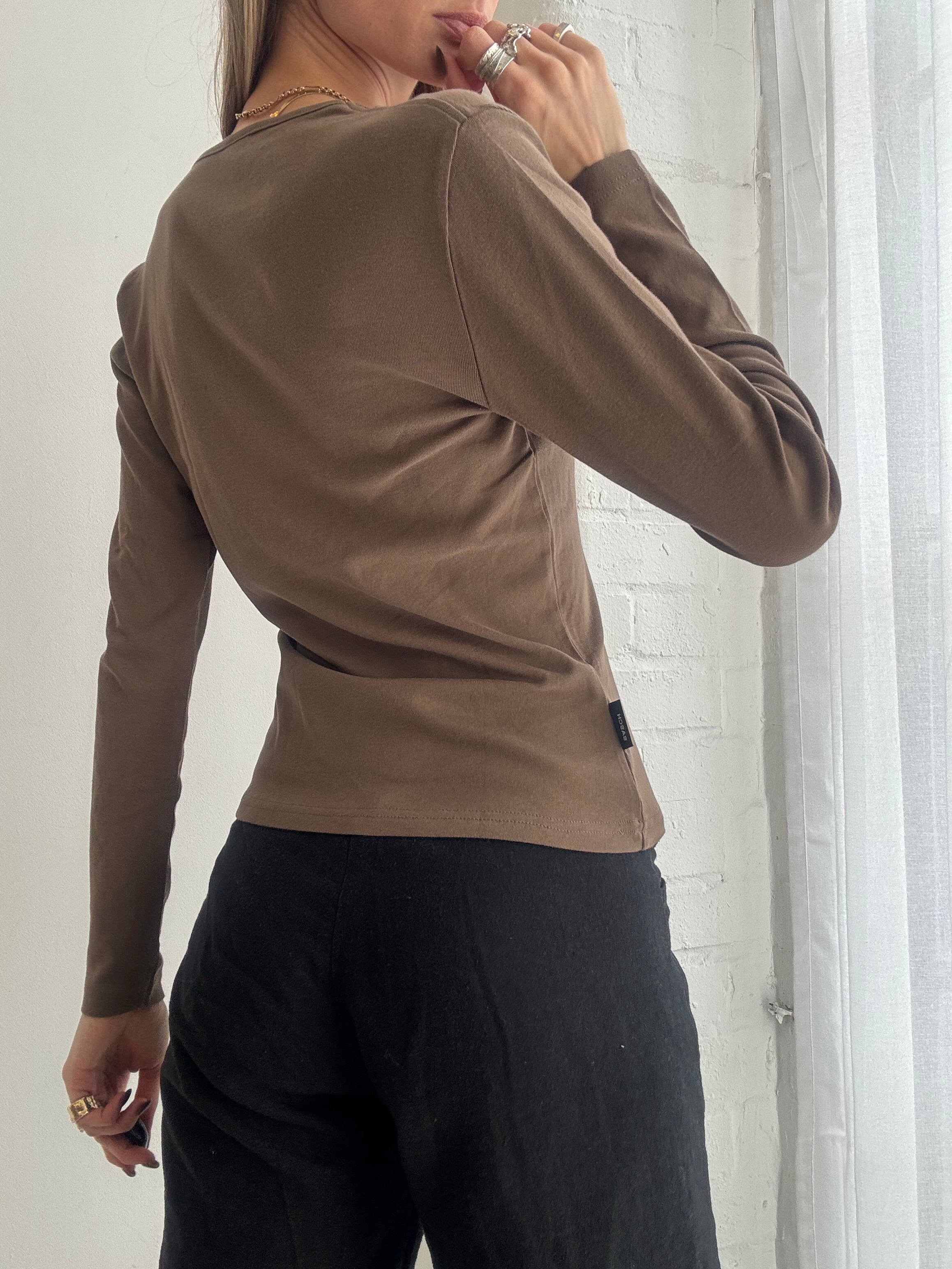 Vintage y2k mocha brown fitted V neck top - Size M