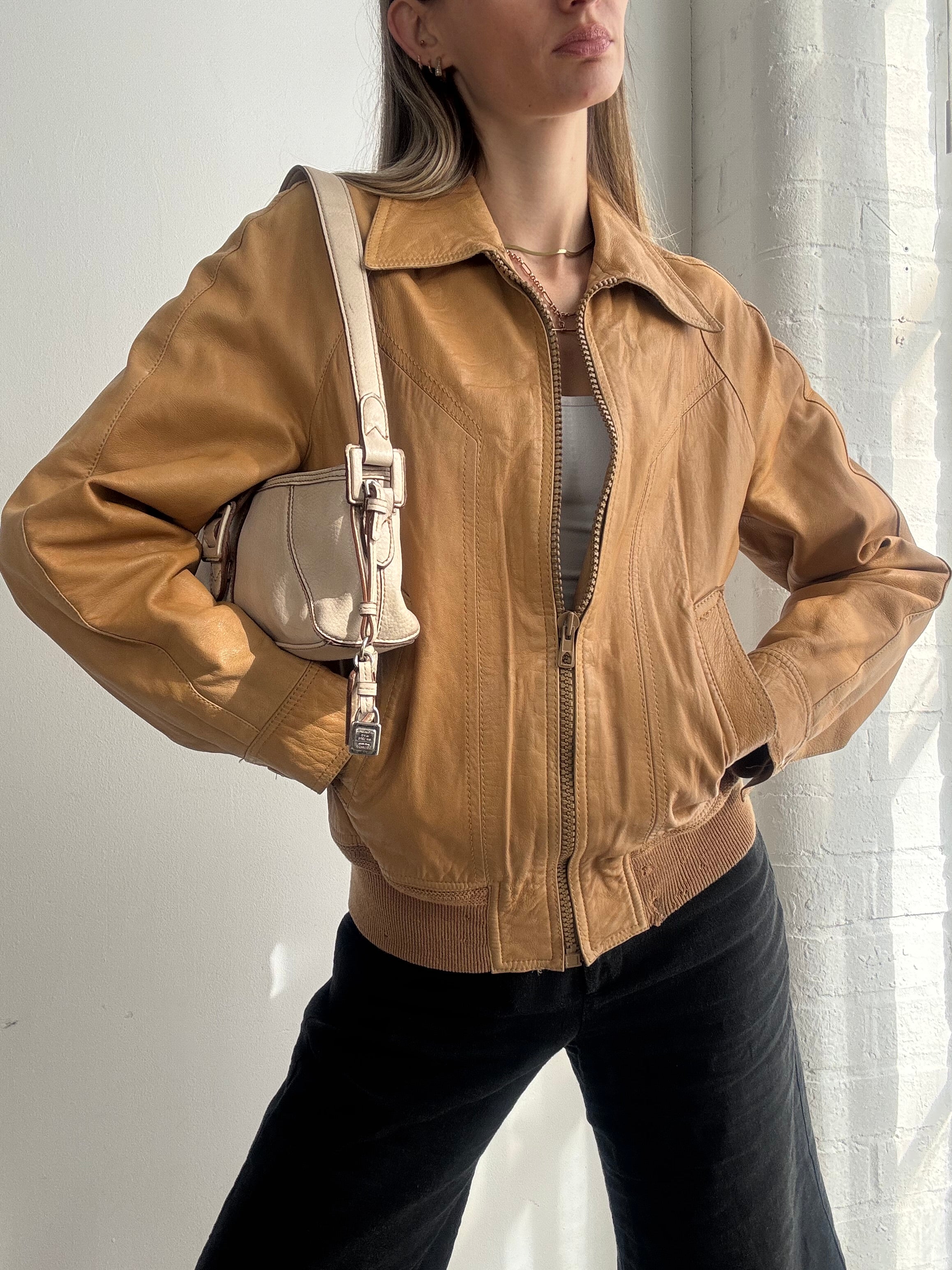 Vintage 90s tan leather bomber jacket - Size M
