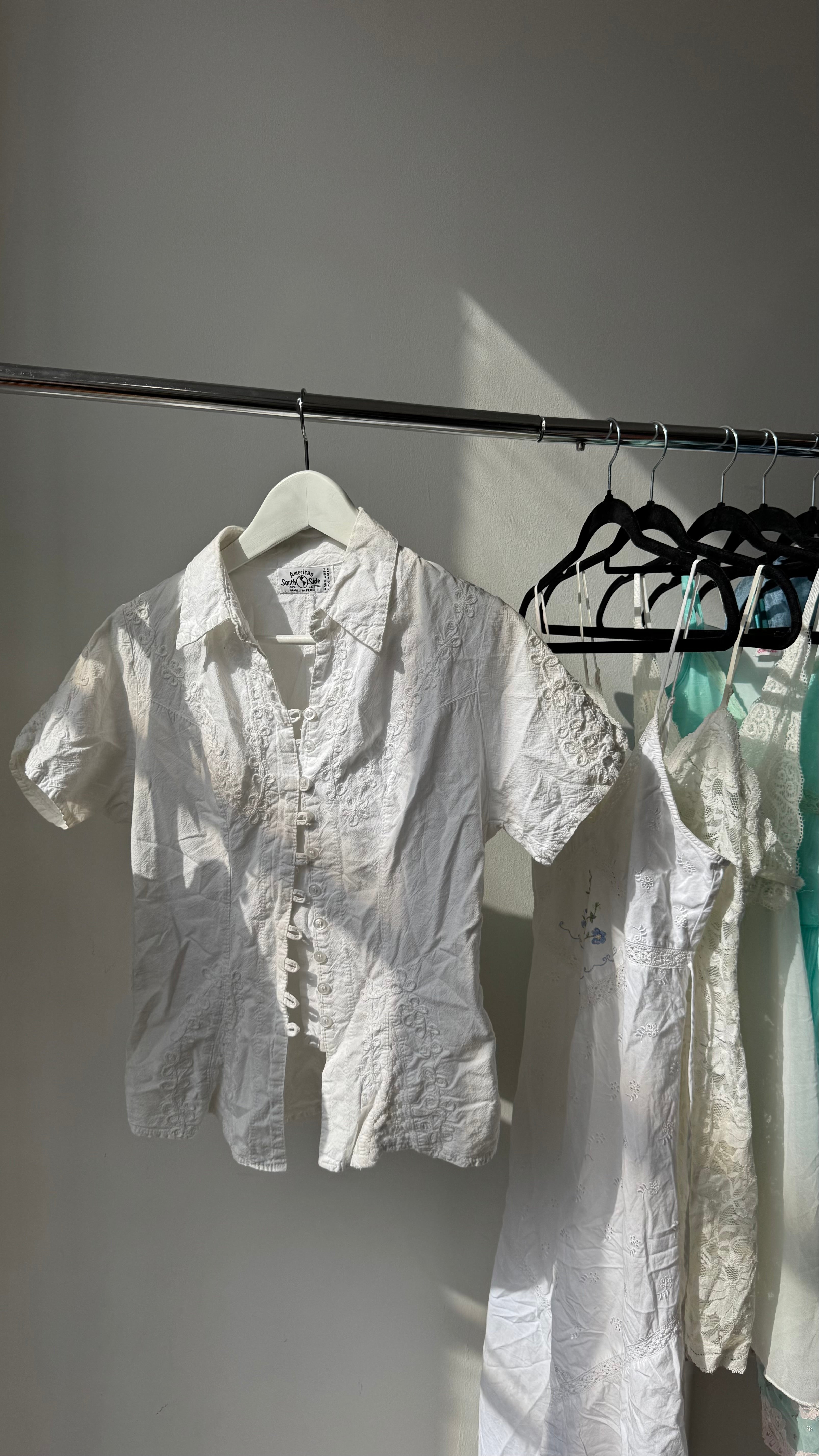 Vintage Y2K white embroidered short sleeve blouse