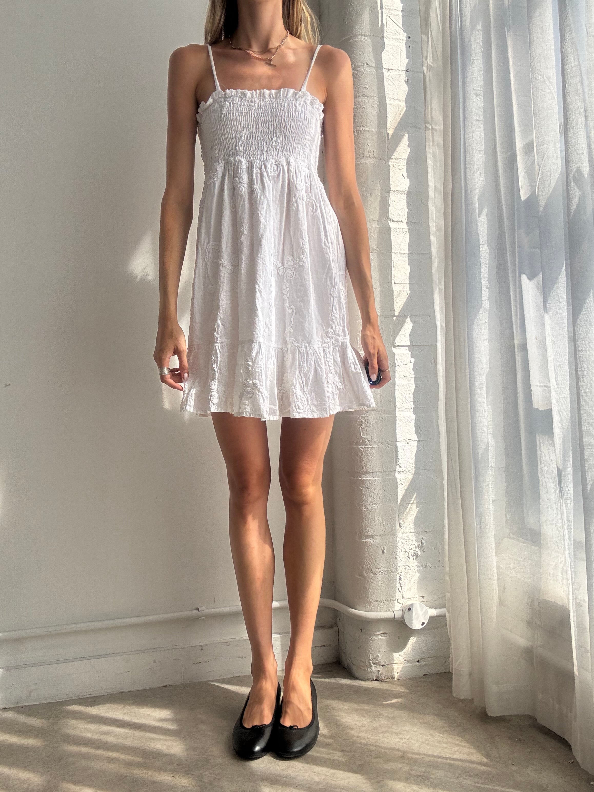Vintage Y2K White Cotton Embroidered Mini Dress - Size XS/S