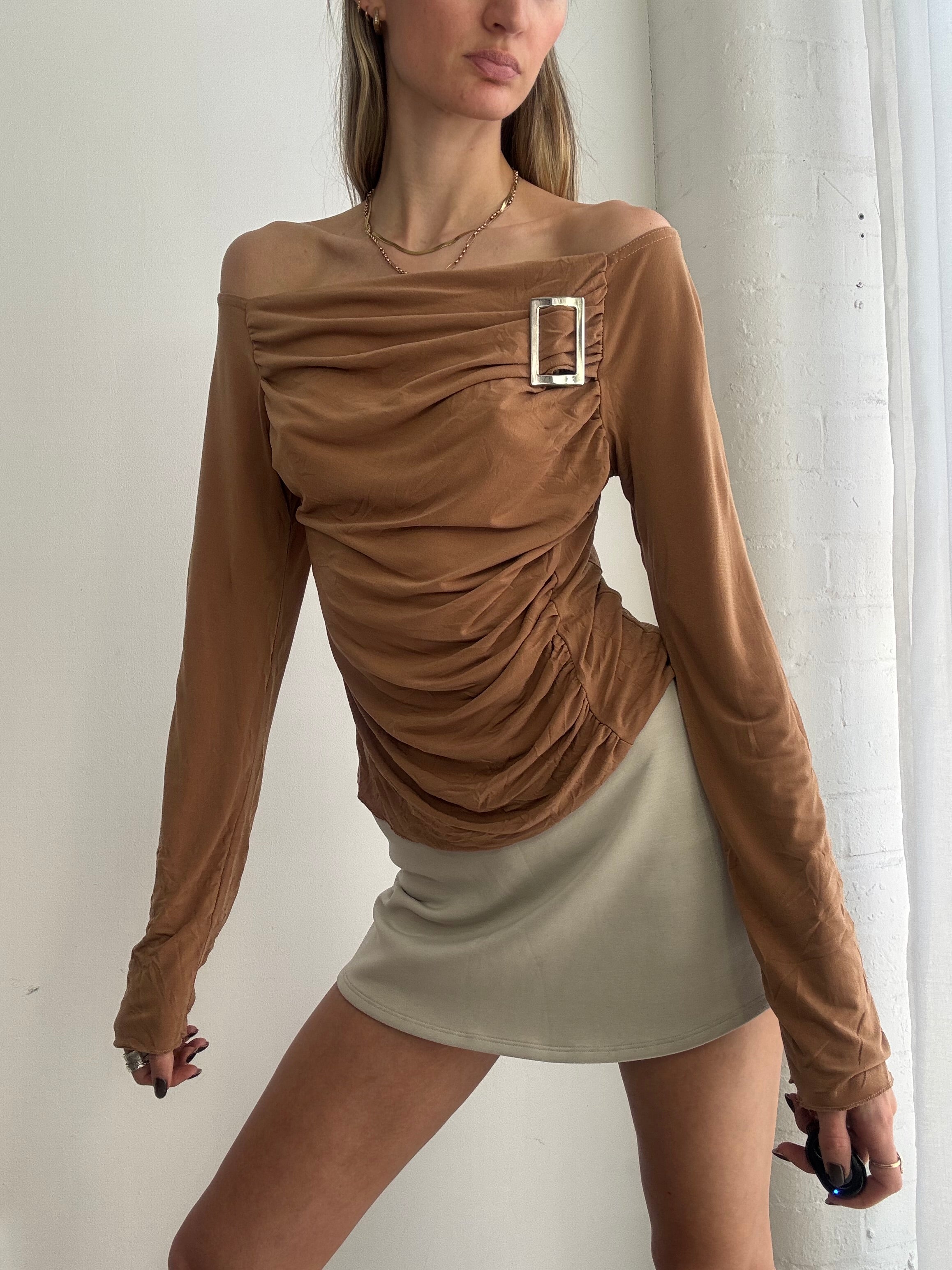 Vintage Y2K ruched caramel long sleeve buckle top - Size L