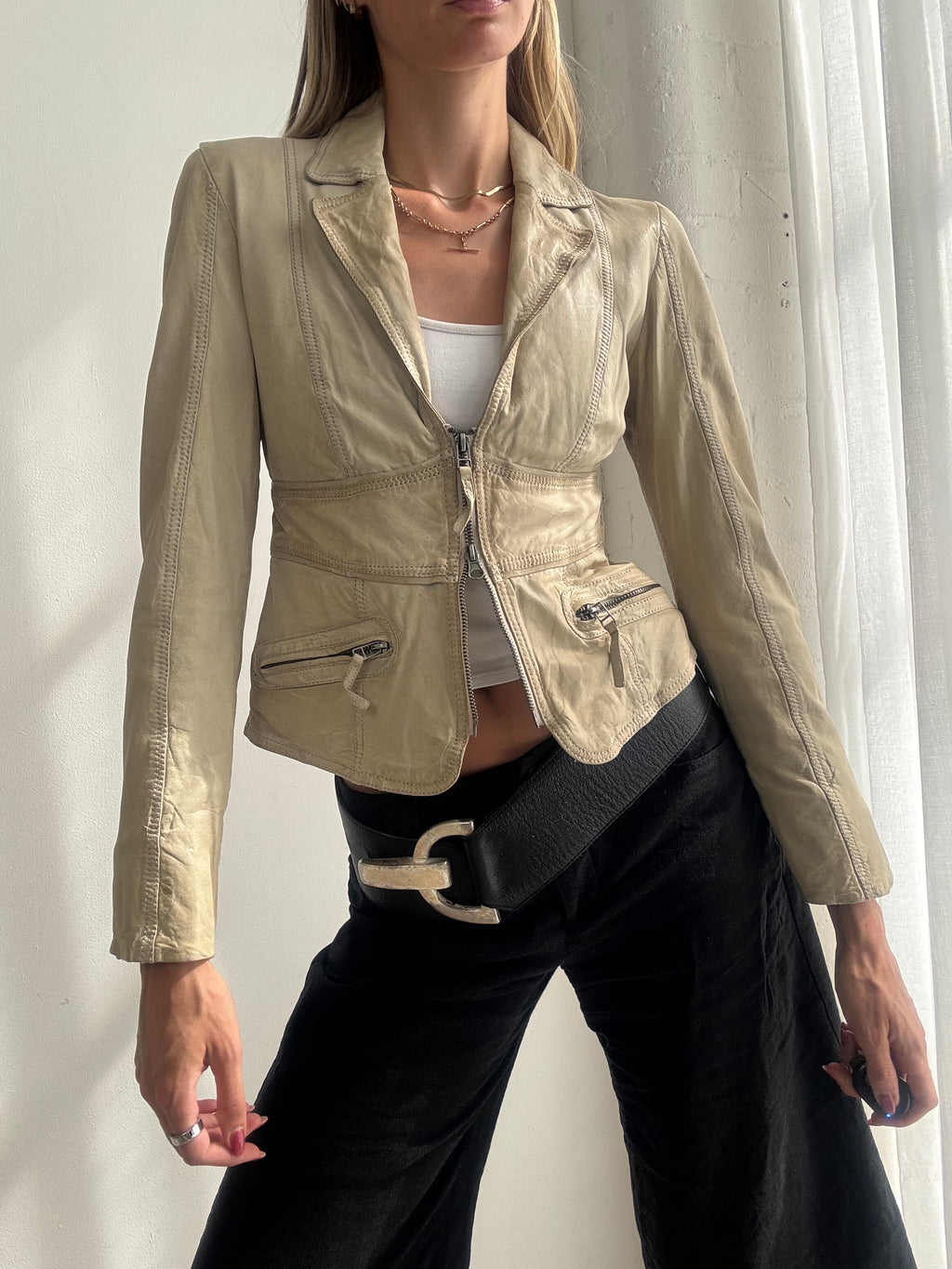 Vintage Y2K Cream Leather Fitted Biker Jacket - Size XS