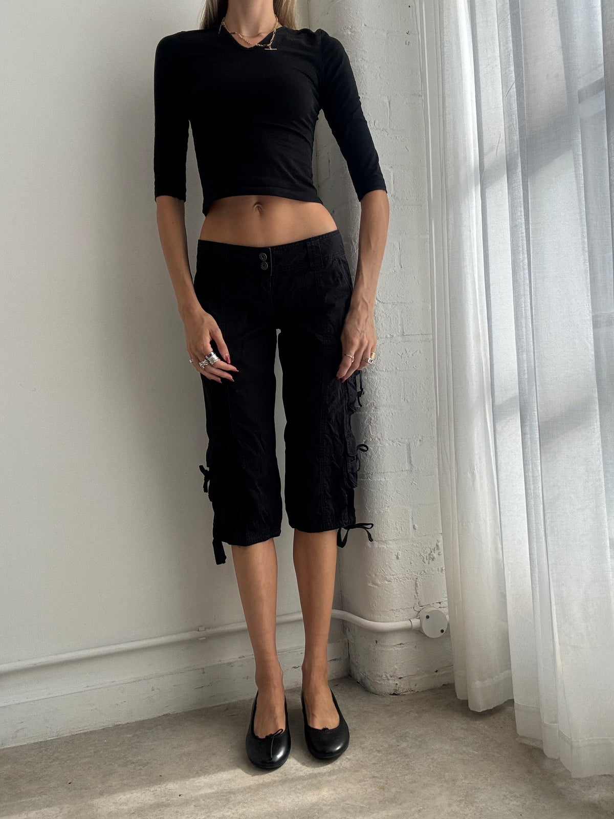 Vintage Y2K Guess Black Low Rise Cargo Capri Trousers - Size S