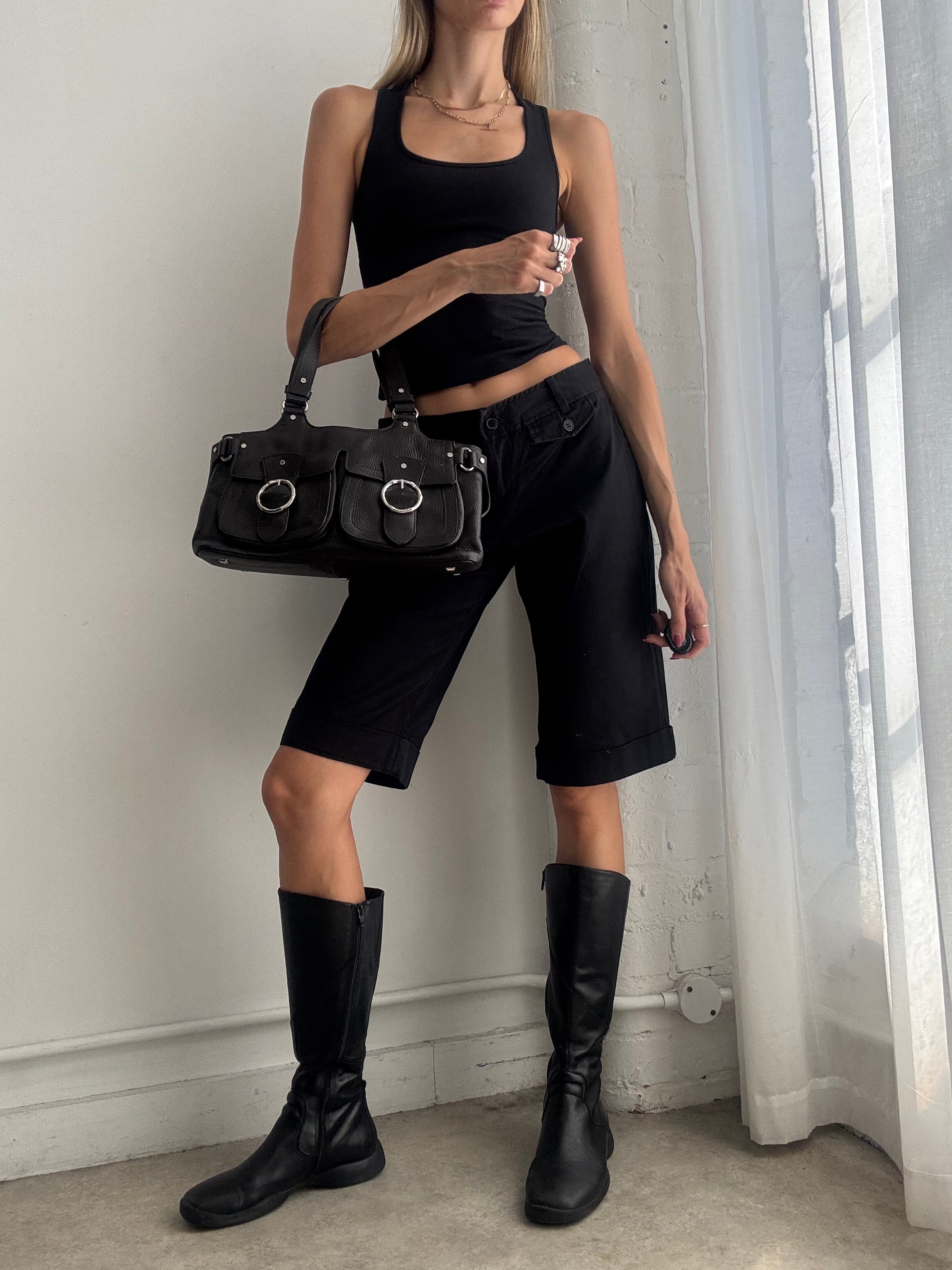 Vintage Y2K low rise black capri pants / tailored shorts - Size S/M