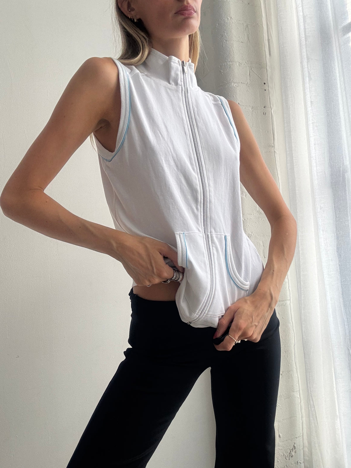 Vintage Y2K White Sleeveless Zip Up Sports Top - Size L