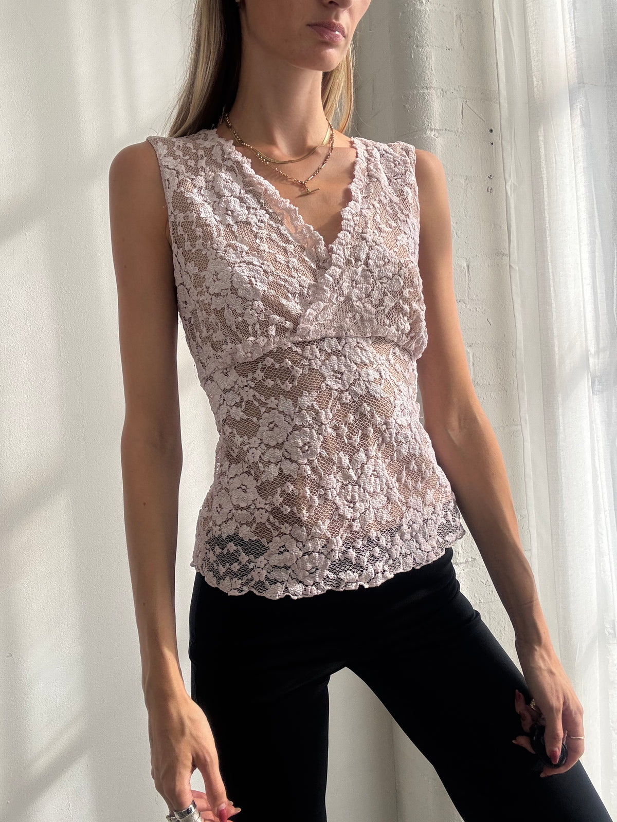 Vintage Y2K Light Pink Floral Lace V-neck Top - Size L