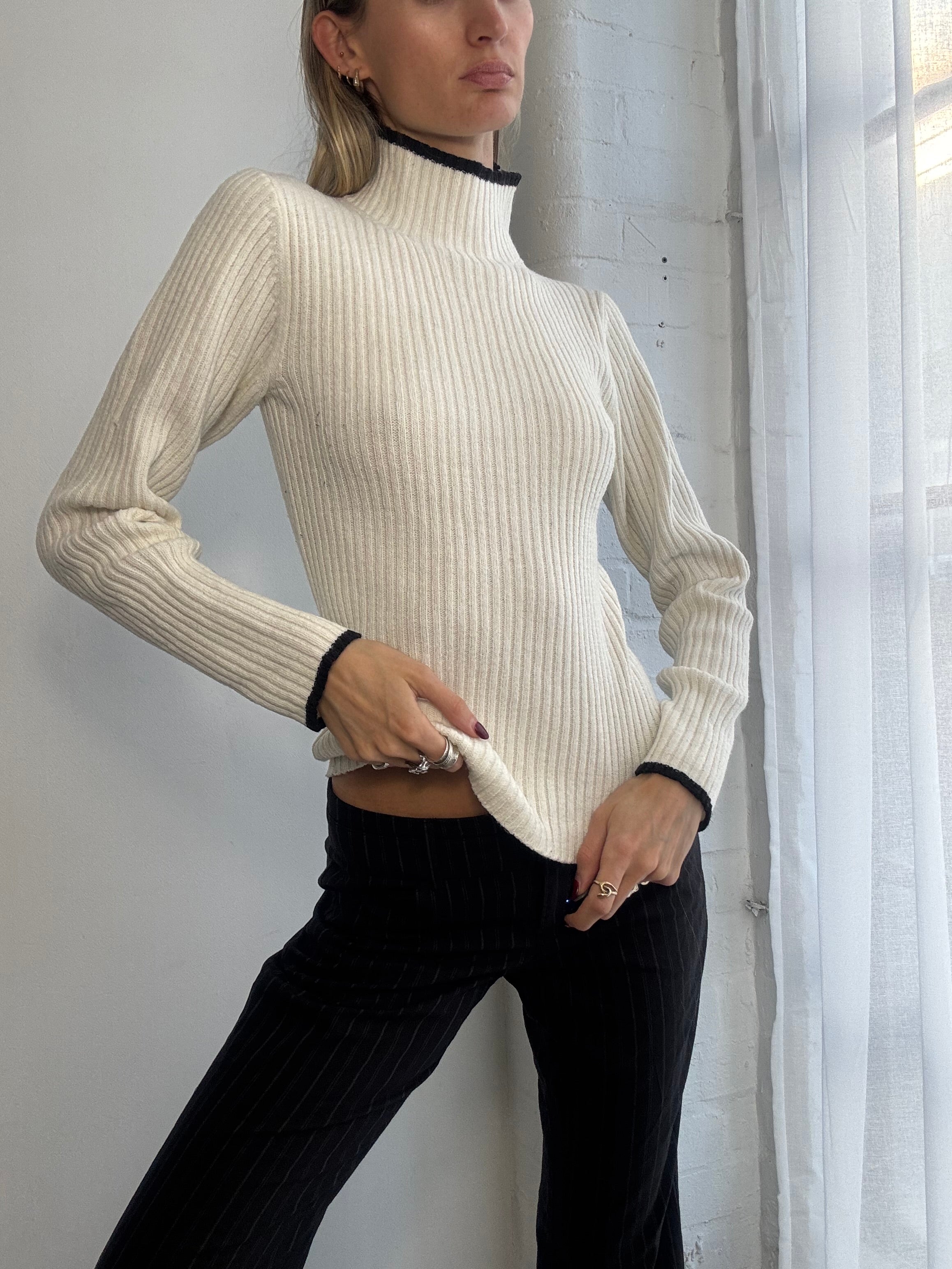 Vintage Y2K white ribbed knit polo neck jumper