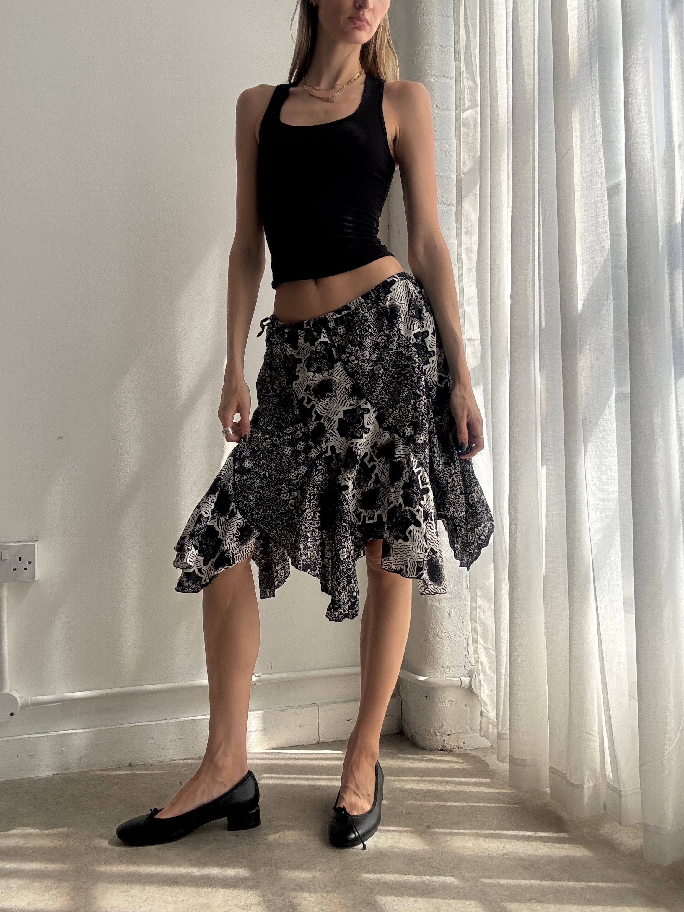 Vintage black & white handkerchief hem midi skirt - size S/M