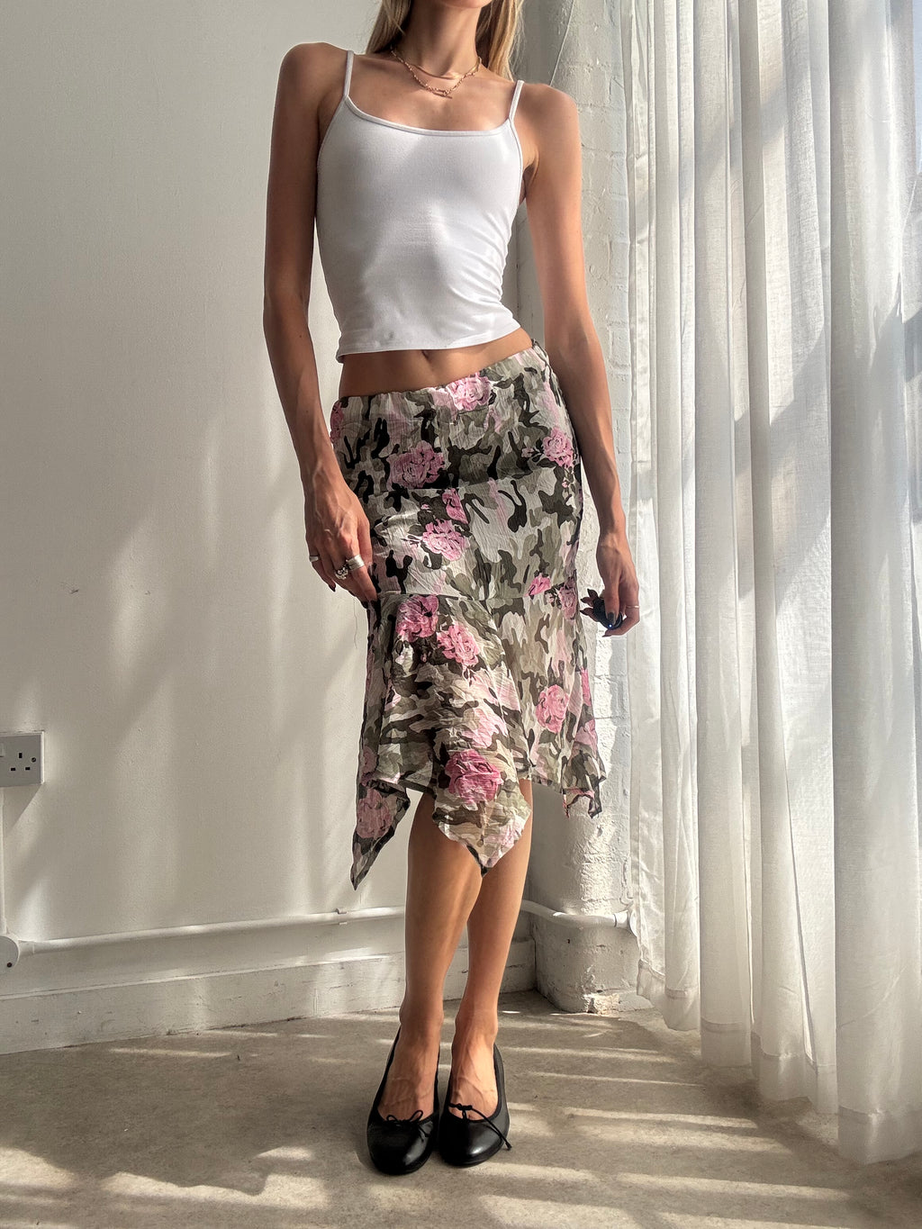 Vintage y2k camo & floral print handkerchief hem midi skirt - size XS