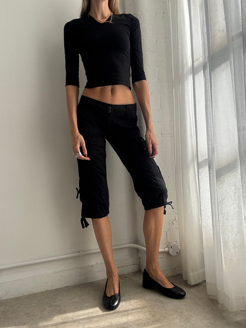 Vintage Y2K Guess Black Low Rise Cargo Capri Trousers - Size S