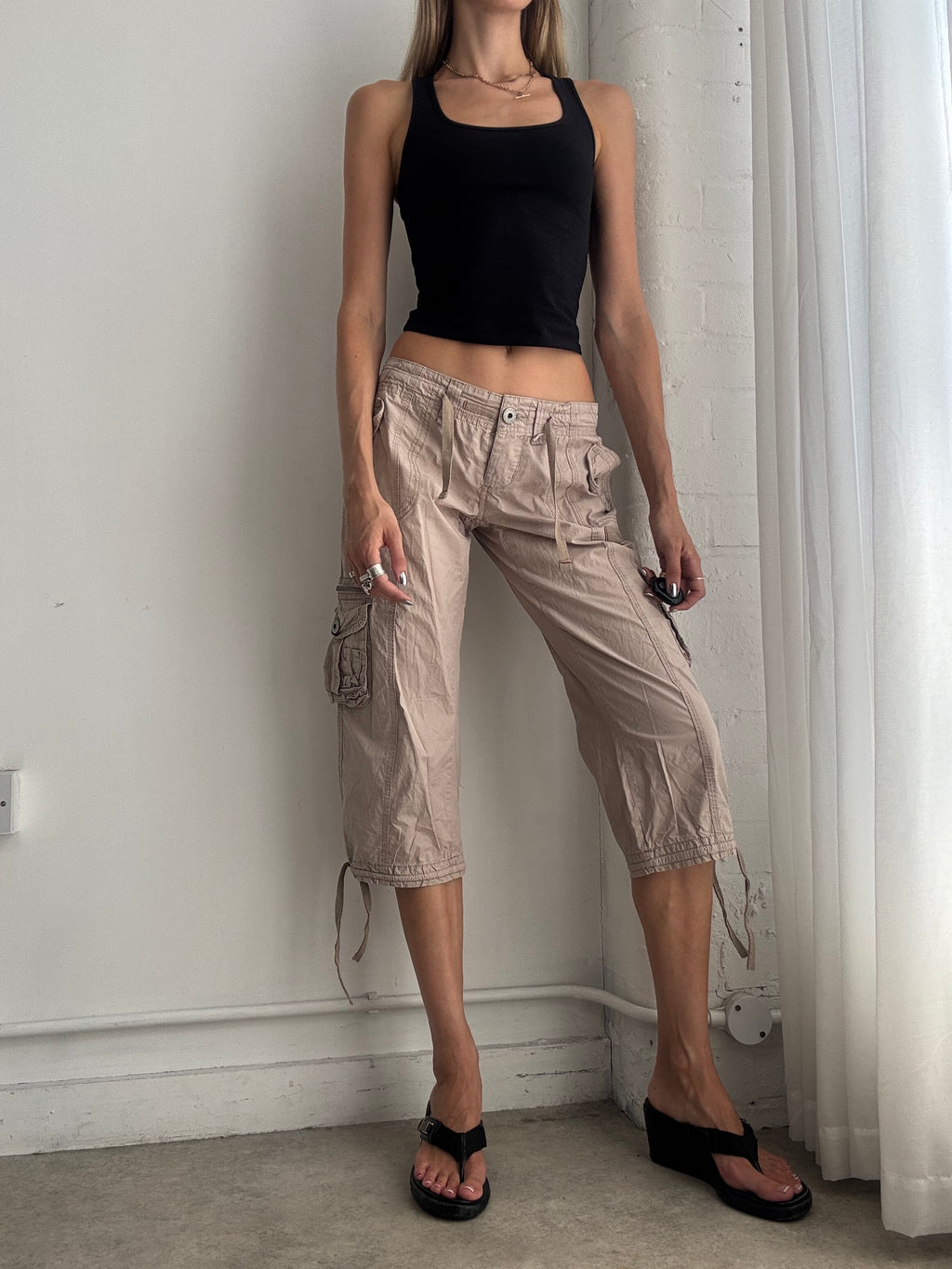 Vintage Y2K Beige Cargo Capri Trousers – Low Rise Utility Crop Pants - Size M
