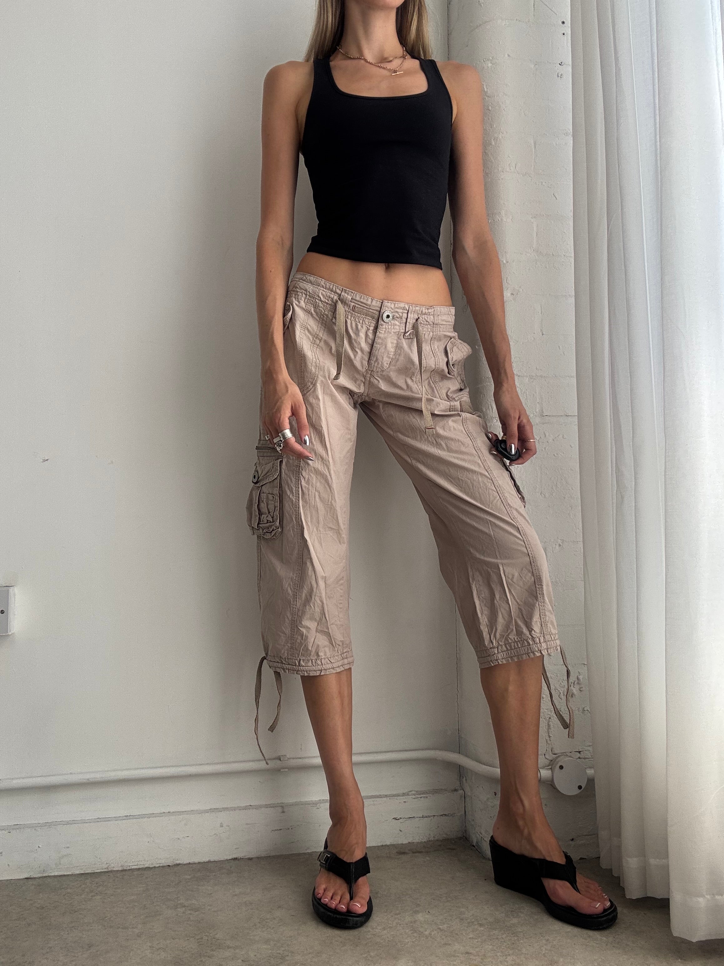 Vintage Y2K Beige Cargo Capri Trousers – Low Rise Utility Crop Pants - Size M