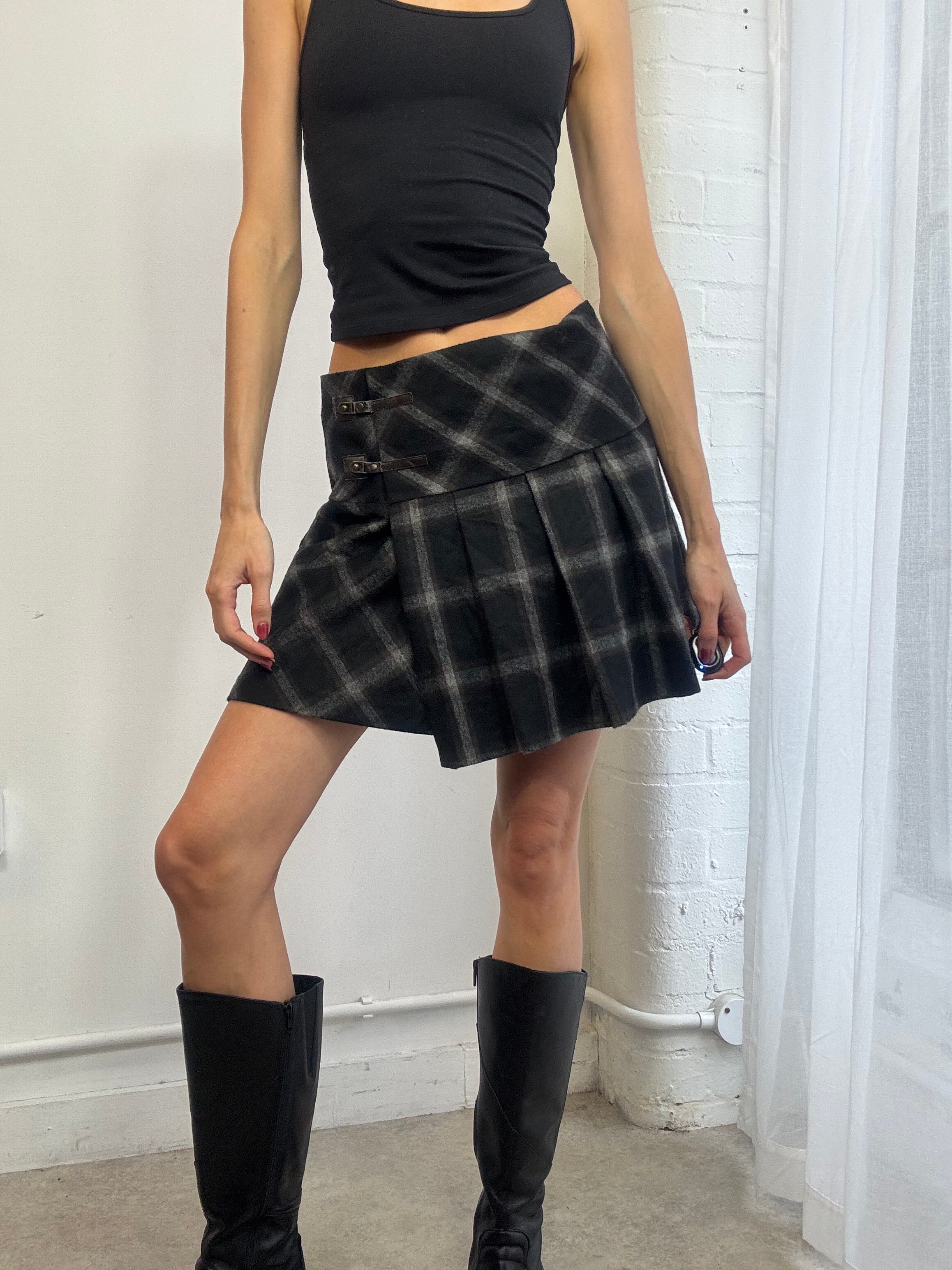 Vintage Y2K black and brown plaid mini skirt buckle