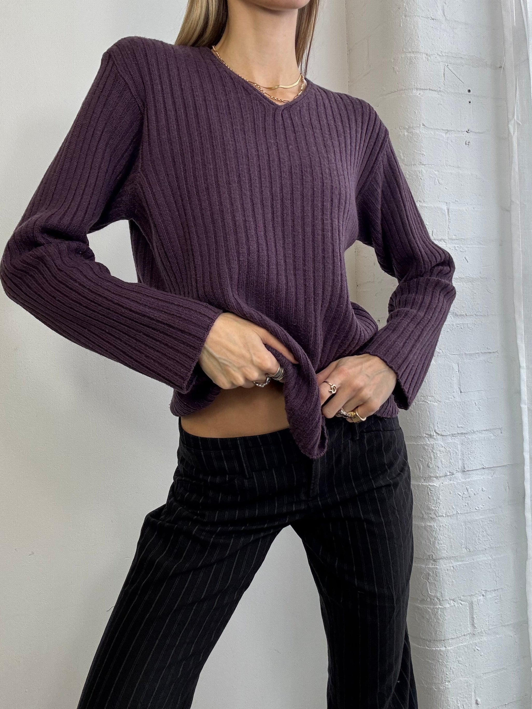 Vintage Y2K ribbed knitted v neck jumper plum