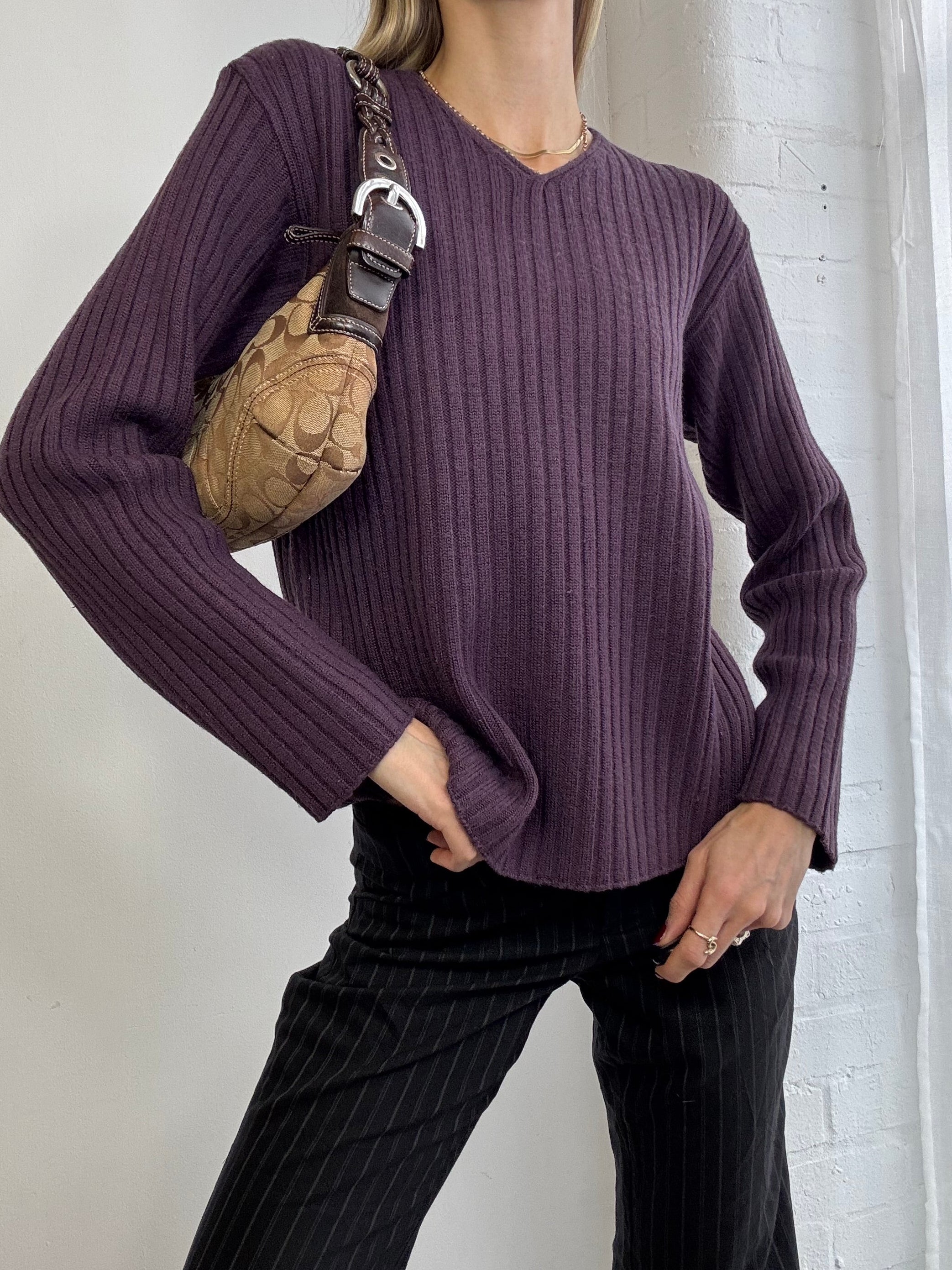 Vintage Y2K ribbed knitted v neck jumper plum