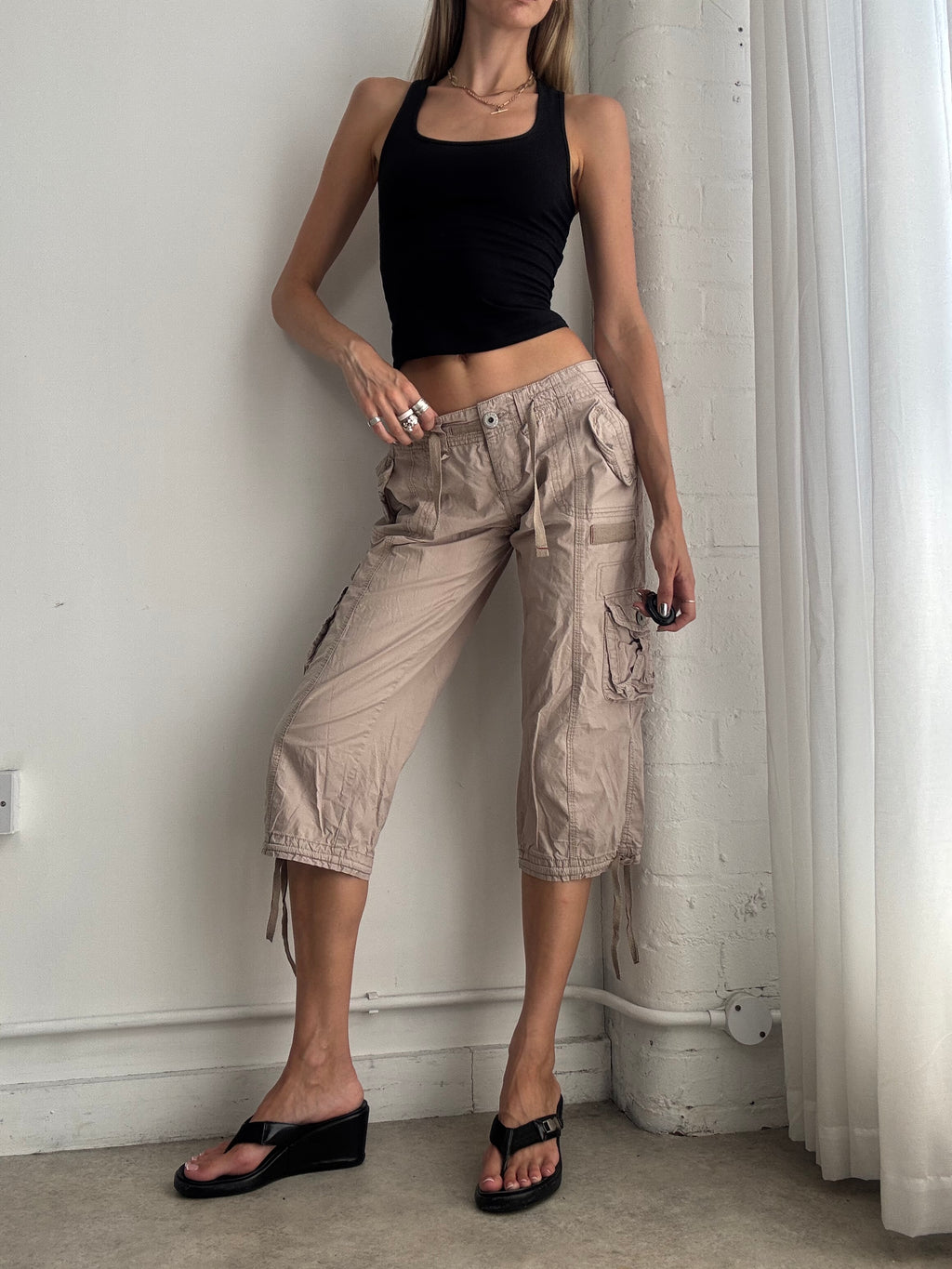 Vintage Y2K Beige Cargo Capri Trousers – Low Rise Utility Crop Pants - Size M