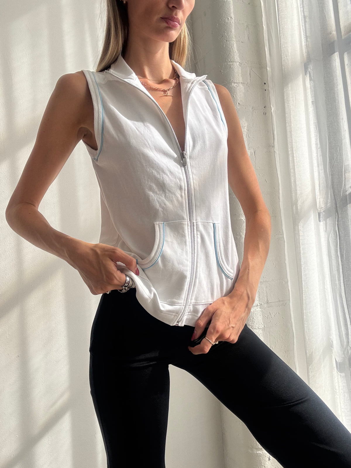 Vintage Y2K White Sleeveless Zip Up Sports Top - Size L