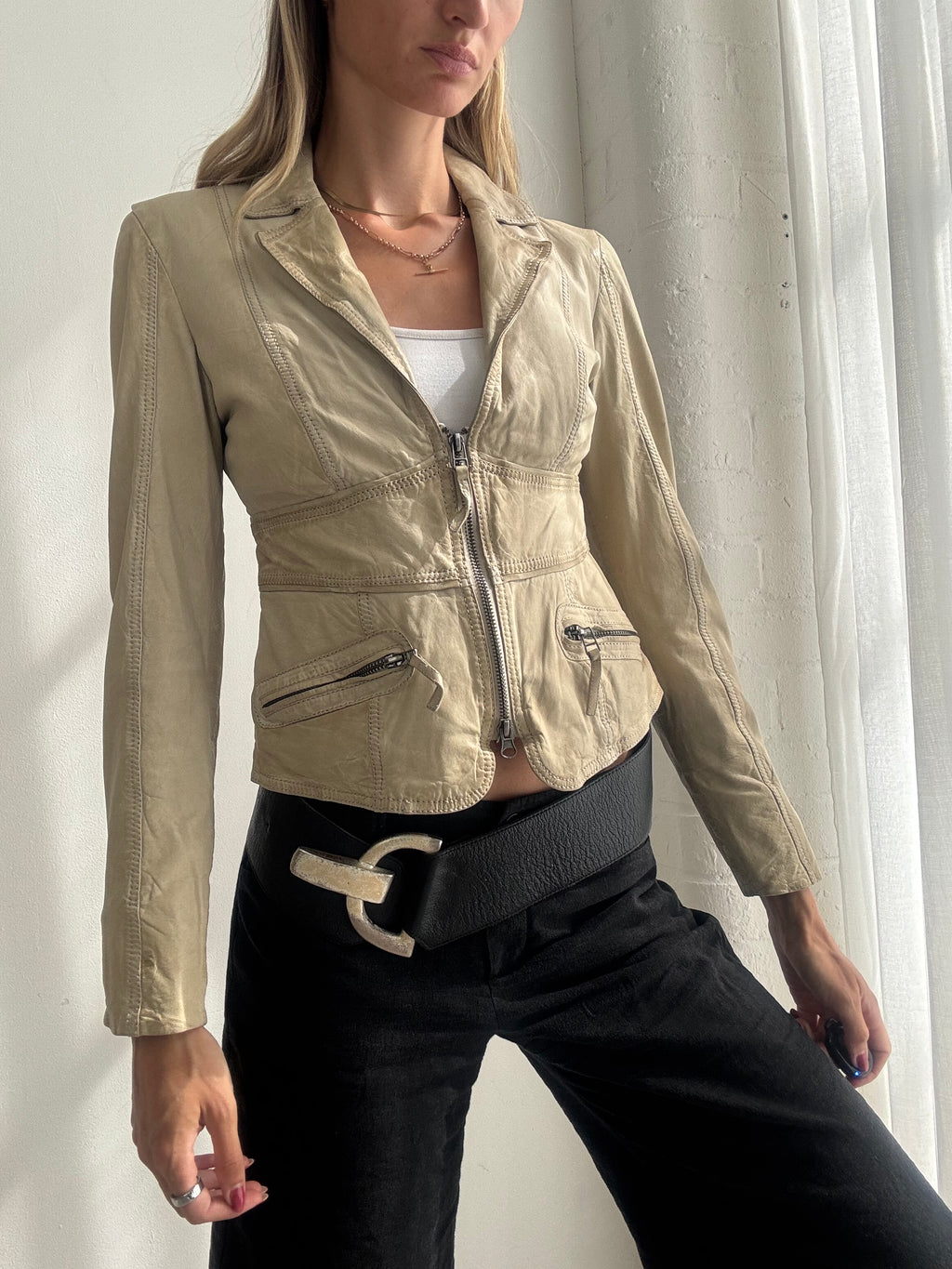 Vintage Y2K Cream Leather Fitted Biker Jacket - Size XS
