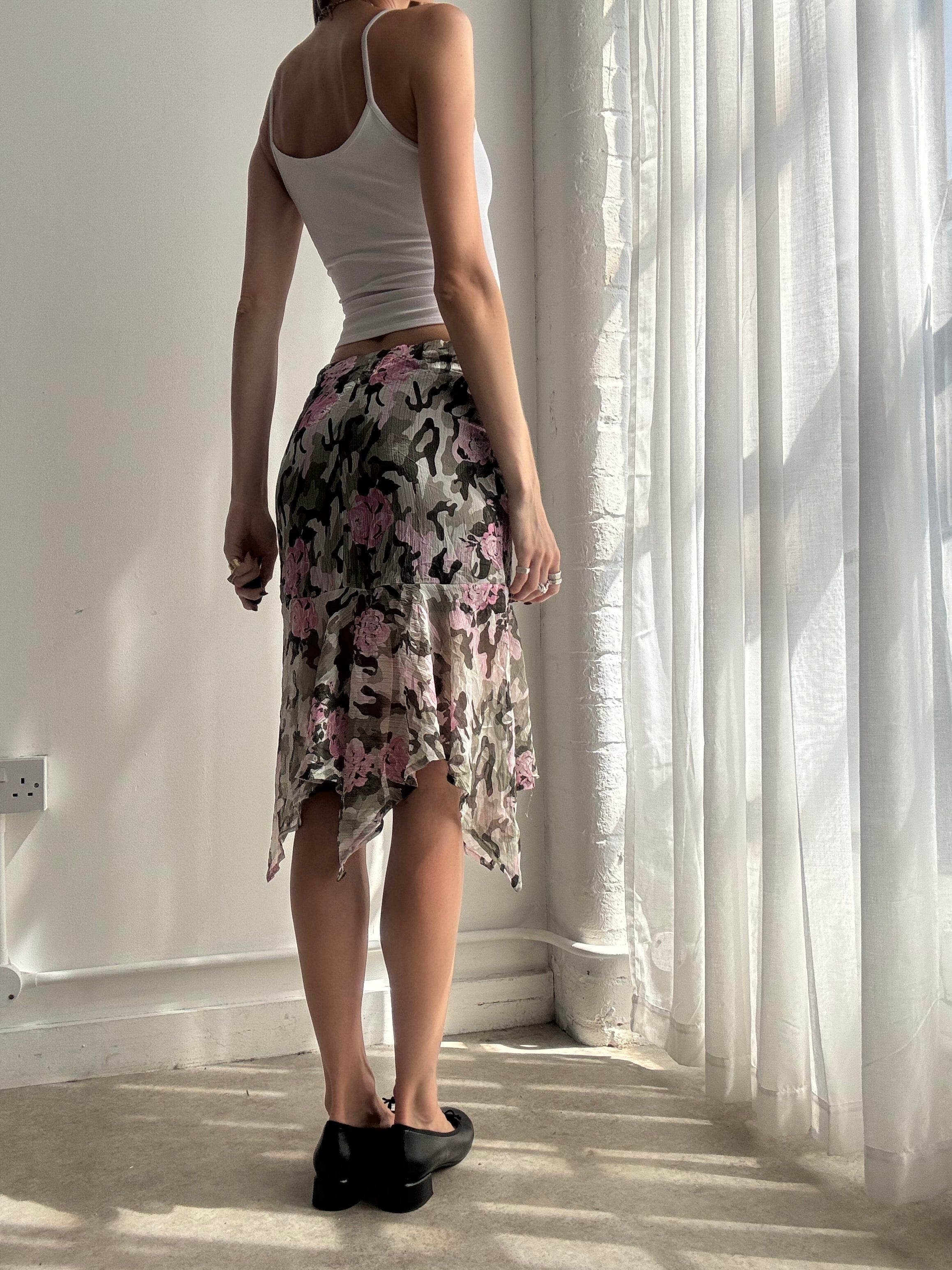 Vintage y2k camo & floral print handkerchief hem midi skirt - size XS